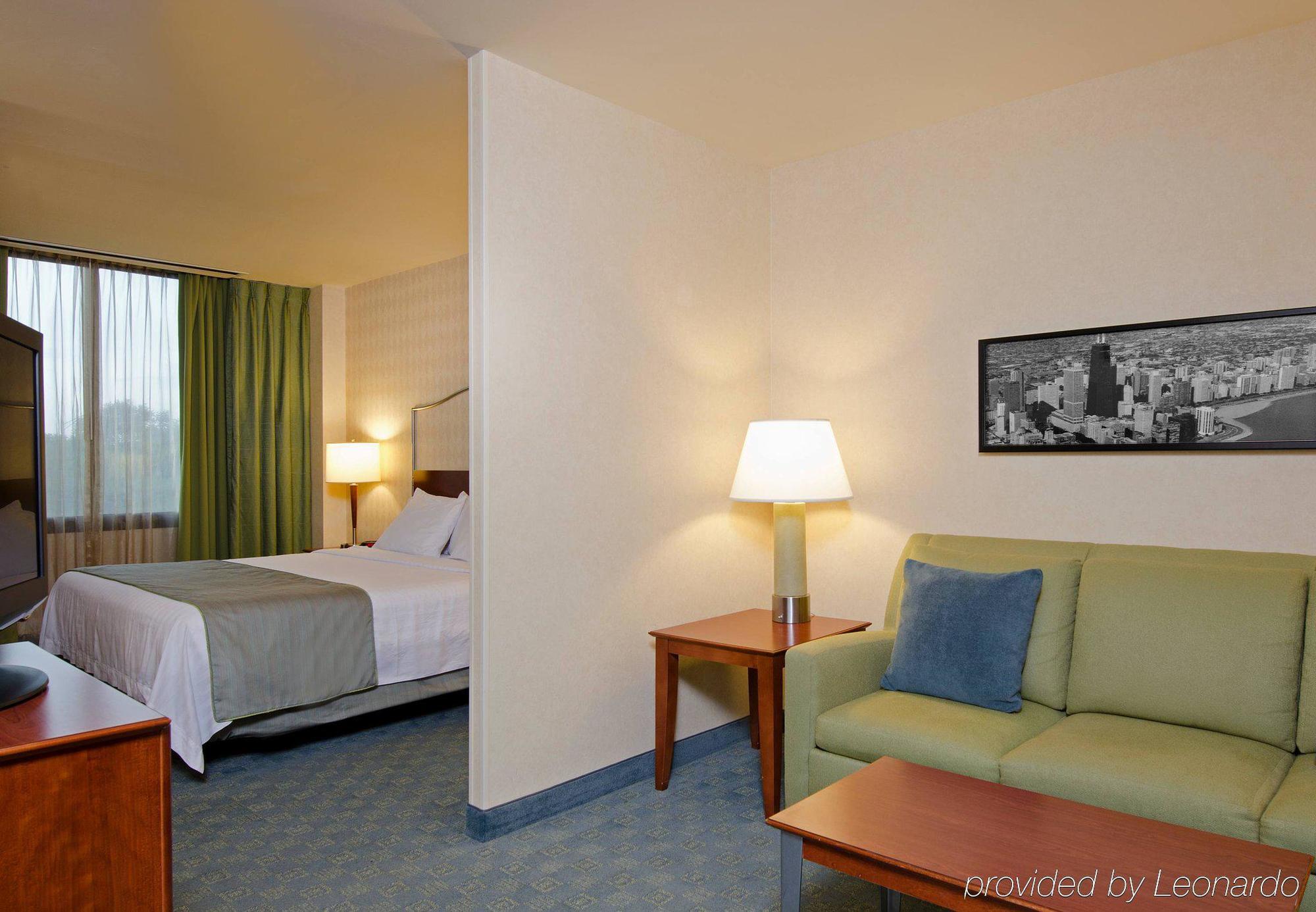 ホテル スプリングヒル スイーツ シカゴ オハレ ローズモント 部屋 写真